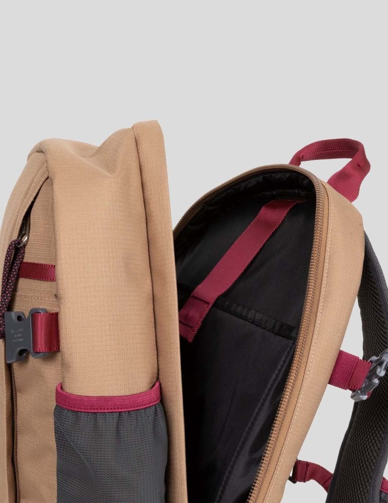 Mochila EASTPAK out safepack brown